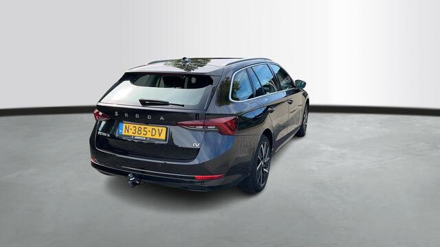 Skoda OCTAVIA Combi 1.4 TSI iV 204pk PHEV Business Edition DSG / Navigatie / Voorruit verwarming / Camera