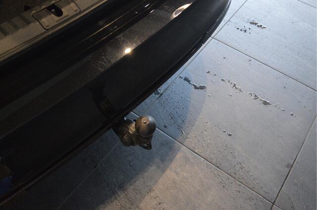 Skoda OCTAVIA Combi 2.0 TDI Sportline navi camera keyless trekhaak 17 inch 150 pk !!