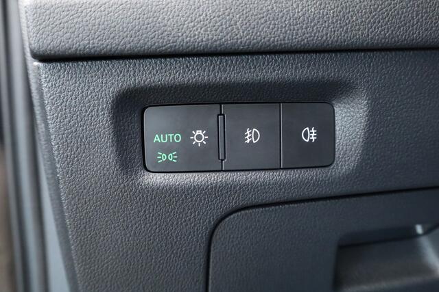 Skoda OCTAVIA Combi 1.5 e-TSI Sport Business | Adapt. Cruise | Pano | CarPlay | Massage | Keyless | Trekhaak 1500 kg | 4 Seasons