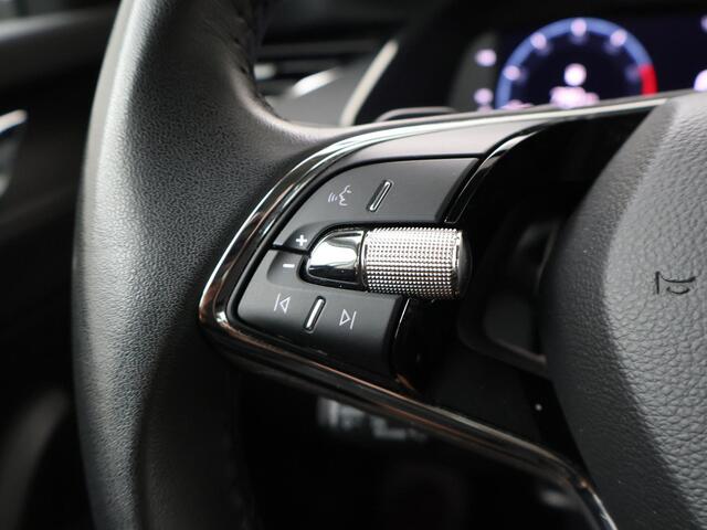 Skoda OCTAVIA Combi 1.0 e-TSI Business Edition Plus | 110 PK | Automaat | Trekhaak | Navigatiesysteem |