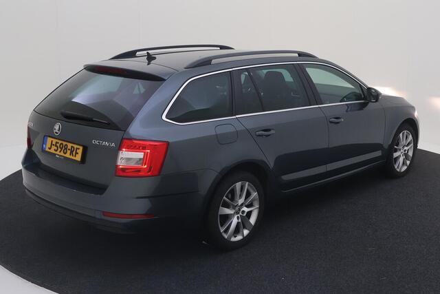 Skoda OCTAVIA Combi 1.0 TSI 116pk Business Edition / Navigatie / Stoelverwarming / 17 inch l.m. velgen