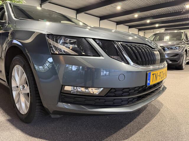 Skoda OCTAVIA Combi 1.0 TSI Greentech Ambition Business Navigatie | Apple Carplay | Trekhaak | Nette auto
