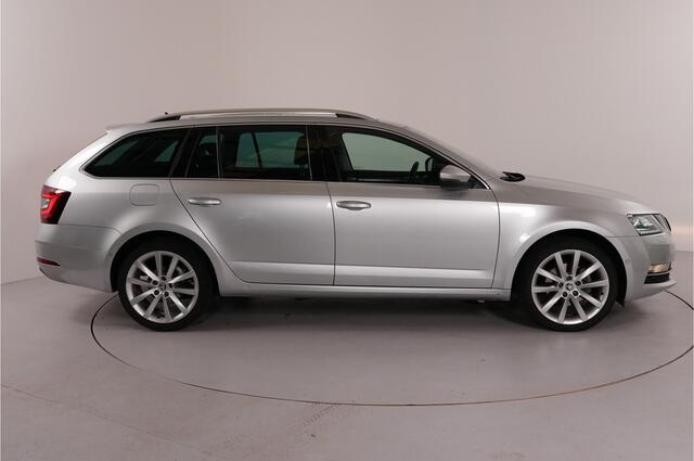Skoda OCTAVIA Combi 1.5 TSI Greentech Style | Trekhaak | Panorama | Leder | Lane | Adapief | Led
