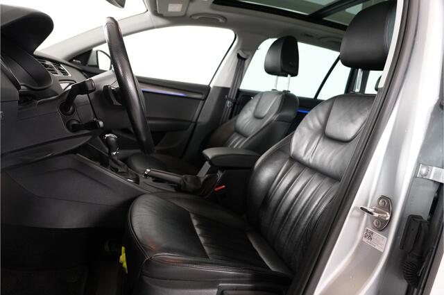 Skoda OCTAVIA Combi 1.5 TSI Greentech Style | Trekhaak | Panorama | Leder | Lane | Adapief | Led
