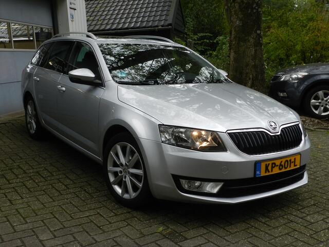 Skoda OCTAVIA Combi 1.0 TSI 116PK Automaat Ambition Business Navi Half leer Dubbel panodak