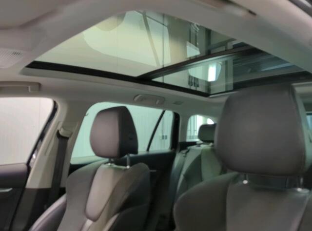 Skoda OCTAVIA Combi 1.0 e-TSI Automaat Business Edition Plus Navigatie Panoramadak Trekhaak Camera Carplay Keyless Stoel + Stuur verwarming 18 Inch Velgen Getint Glas NL Auto Alcantara 1/2 Leder NL Auto 1e Eigenaar