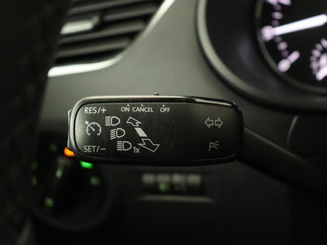 Skoda OCTAVIA 1.0 TSI Ambition | 1e eigenaar | Stoelverwarming | Trekhaak | Verwarmde voorruit | DAB | Navigatie | Parkeerhulp | Climate control | Cruise control | Getint glas