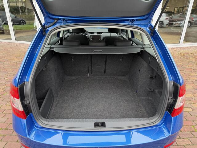 Skoda OCTAVIA Combi 1.0 TSI Greentech Business Edition | Trekhaak | Cruise | Apple CarPlay