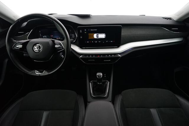 Skoda OCTAVIA Combi 1.5 TSI First Edition | Trekhaak | Pano | Stoelverwarming