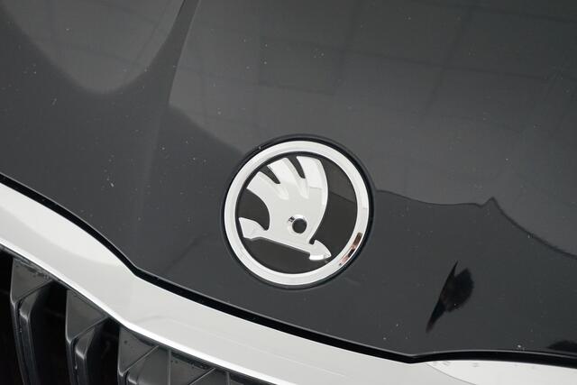 Skoda OCTAVIA Combi 1.5 TSI First Edition | Trekhaak | Pano | Stoelverwarming