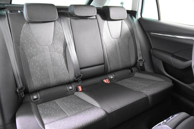 Skoda OCTAVIA Combi DSG *1ste Eigenaar*Navigatie*Stoelverwarming*