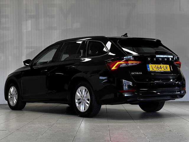 Skoda OCTAVIA Combi 1.0 TSI Business Edition /LED Koplampen /Apple + Android /DAB+! /Lane Assist /Navi /Climat /Cruise /Elek. pakket /Bluetooth /Regensensor /Multi. LEDER Stuur /16"LMV /PDC V+A /Getint glas /Dakrails.