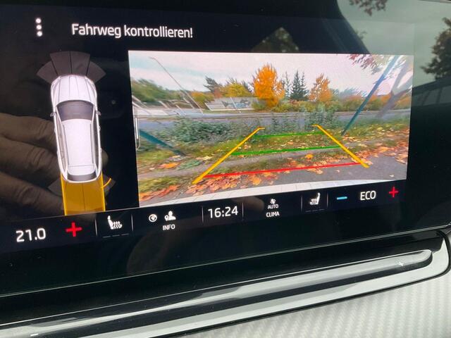 Skoda OCTAVIA Combi 1.4 TSI RS iV PHEV Business 245pk | Stoelverwarming | Achteruitrijcamera