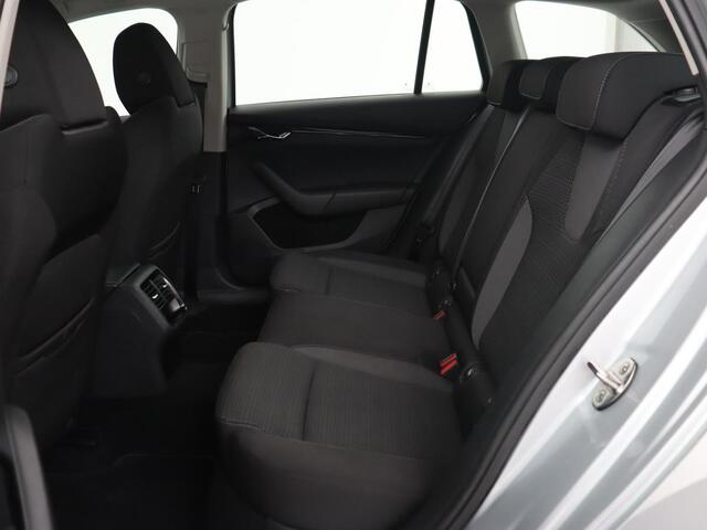 Skoda OCTAVIA 1.0 e-TSI Business Edition | Stoelverwarming | Trekhaak | Camera | Carplay | Virtual Cockpit | Navigatie | Cruise control