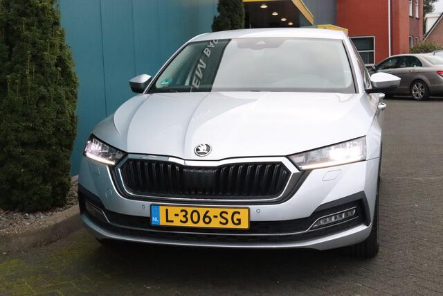 Skoda OCTAVIA 1.0 TSI Business Edition Plus CARPLAY|ADAPT.CRUISE|ELEK.A.KLEP|STUUR/STOELVERW|NAV|LED|ECC|PDC|17'LMV 1'EIG