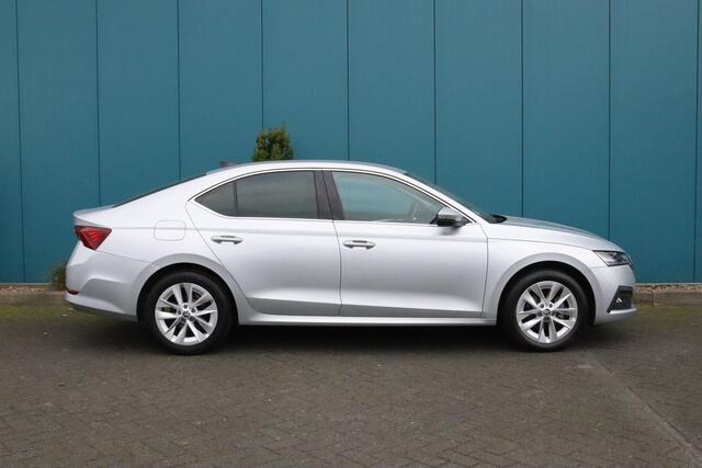 Skoda OCTAVIA 1.0 TSI Business Edition Plus CARPLAY|ADAPT.CRUISE|ELEK.A.KLEP|STUUR/STOELVERW|NAV|LED|ECC|PDC|17'LMV 1'EIG