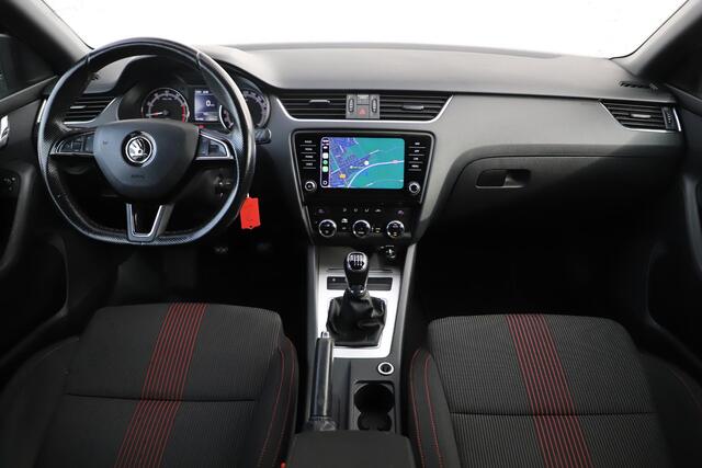 Skoda OCTAVIA Combi 1.0 TSI Greentech Sport Business RS Sportstoelen Trekhaak Navigatie Carplay Android Climate Cruise Control 17 inch LMV Parkeersensor