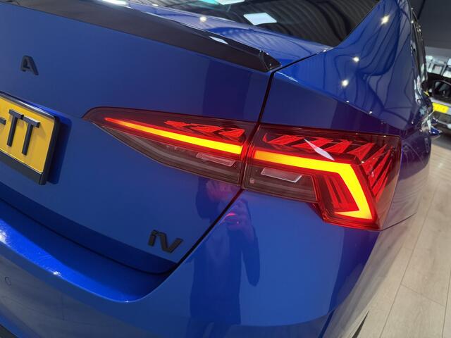 Skoda OCTAVIA 1.4 TSI RS iV PHEV Business Airco ECC | Virtual | Cruise Control | Apple Carplay | Sfeer | Isofix | NAP