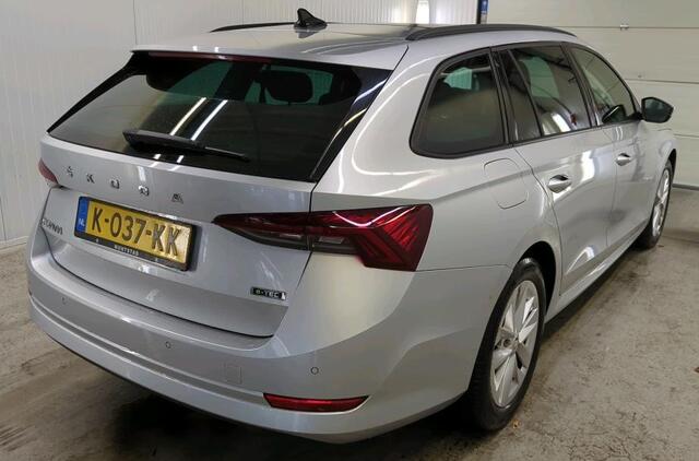 Skoda OCTAVIA Combi 1.0 e-TSI DSG Business Edition Navigatie Panoramdak Keyless Carplay 17 Inch Velgen ACC Dab Led Koplampen Extra Getint Glas NL Auto