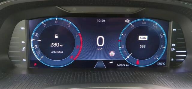 Skoda OCTAVIA Combi 1.0 e-TSI DSG Business Edition Navigatie Panoramdak Keyless Carplay 17 Inch Velgen ACC Dab Led Koplampen Extra Getint Glas NL Auto