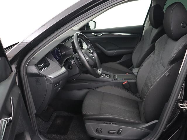 Skoda OCTAVIA 1.5 e-TSI Business Edition | Head-Up | Stoelverwarming | Camera | Side Assist | Memory | Carplay | Navigatie | Digital Cockpit | Climate control | Cruise control | Getint glas