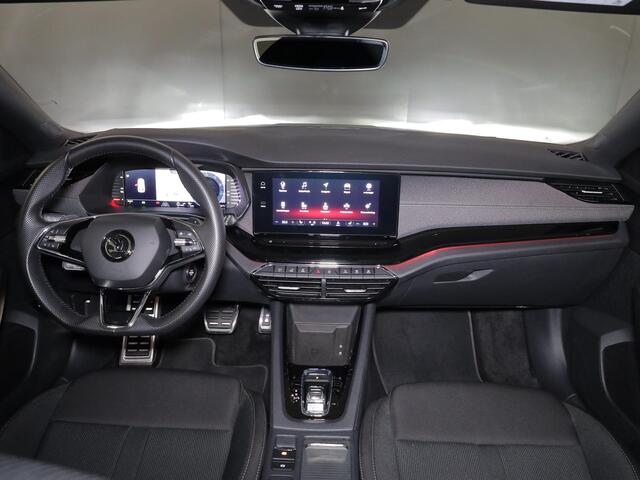 Skoda OCTAVIA Combi 1.4 TSI iV PHEV Sportline Business 204 pk Automaat (DSG) | Verlengde garantie | Navigatie | Parkeersensoren | Adaptieve cruise control | Stoelverwarming |