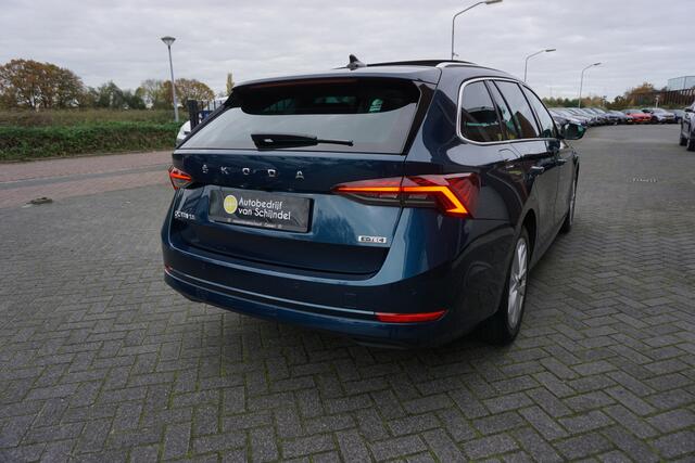 Skoda OCTAVIA Combi 1.5 150PK ACT E-TECH DSG7 STYLE CLEVER LUXE KEURIGE NETTE STAAT PANORAMADAK FULL LED CAMERA ANDROID/APPLECARPLAY NAVI STOEL+STUURVERWARMING ADAPTIEVE CRUISE CLIMA PDC V+A ELECTR.KLEP BLUETOOTH ENZ...