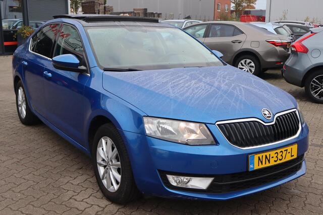 Skoda OCTAVIA 1.0 TSI Greentech Ambition Business Climate control, Navigatie, Cruise control, Stoelverwarming, Trekhaak, Schuif- kanteldak