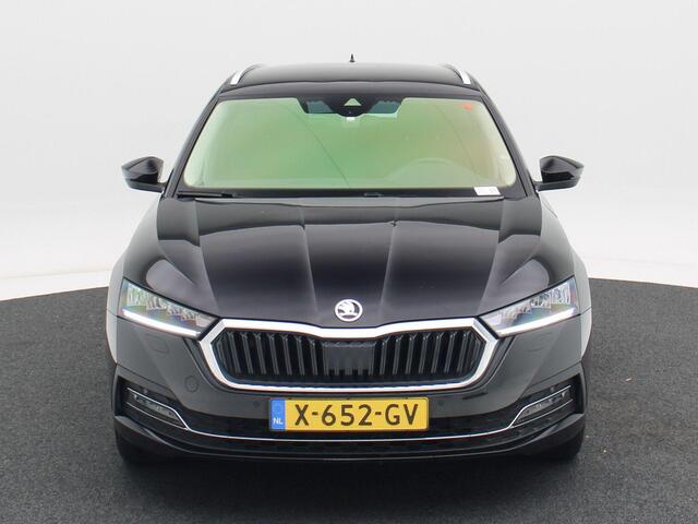 Skoda OCTAVIA Combi 1.0 e-TSI Business Edition Plus 110 Pk Automaat | Digitaal Dashboard | Adaptive Cruise | Trekhaak | CarPlay | Parkeersensoren | Navigatiesysteem| LED | 17 Inch | 57.051 Km