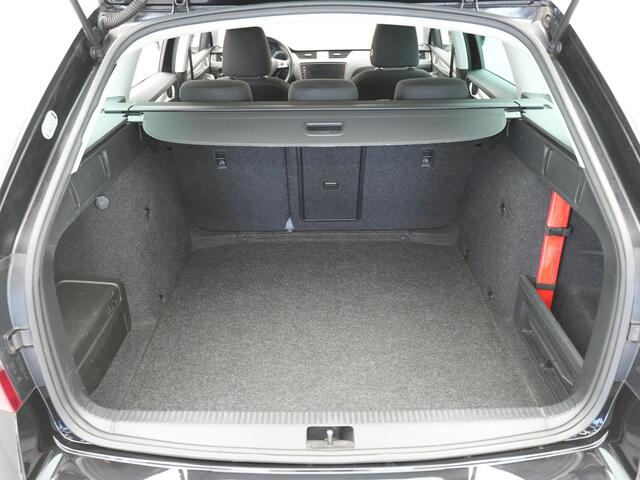 Skoda OCTAVIA Combi 1.5 TSI 150pk DSG Greentech Business Edition Plus Navigatie Stoelverwarming Canton Clima