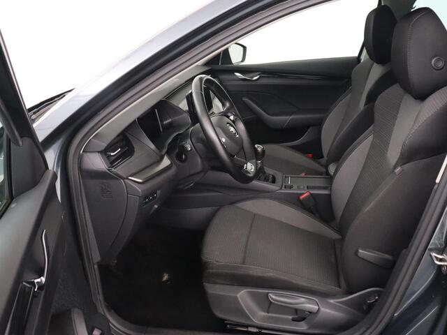 Skoda OCTAVIA 1.0 TSI Business Edition | Carplay | Navigatie | Chroom Pakket | Parkeerhulp | Full LED | Getint glas | Climate control | Cruise control | Bluetooth | Virtual Cockpit | Keyless start | 18'' lichtmetalen velgen