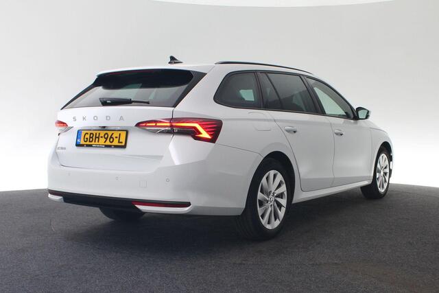 Skoda OCTAVIA Combi First Edition 1.5 TSI 115 pk DSG | Nieuw Model | ACC | Keyless | Elektrische achterklep | 17 inch
