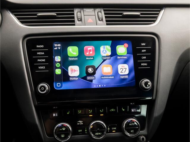 Skoda OCTAVIA 1.0 TSI Sport (APPLE CARPLAY, GROOT NAVI, CLIMATE, STOELVERWARMING, SPORTSTOELEN, GETINT GLAS, CRUISE, TREKHAAK, NIEUWSTAAT)