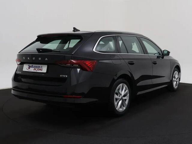Skoda OCTAVIA Combi 1.5 e-TSI Hybride Business Edition Plus Bj 2021 Km 8399 Unieke stand Dealer onderhouden