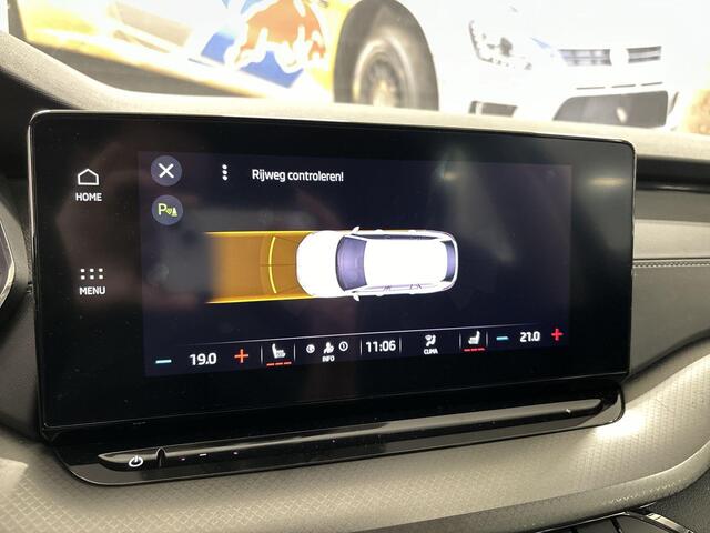 Skoda OCTAVIA Combi 1.0 TSI 110pk Business Edition · Apple/Android Car Play · Navigatie · Keyless · P-Sensoren · Elek. Achterklep · 16'' Inch · Garantie t/m 26-09-2027 of 100.000km