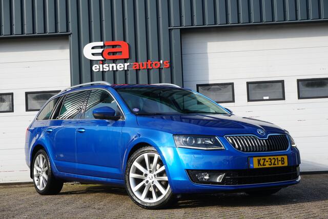 Skoda OCTAVIA Combi 1.0 TSI Greentech Style | PANO | CAMERA | XENON | STOELVERW. | CARPLAY | TREKHAAK |