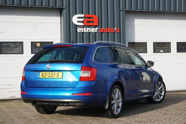 Skoda OCTAVIA Combi 1.0 TSI Greentech Style | PANO | CAMERA | XENON | STOELVERW. | CARPLAY | TREKHAAK |