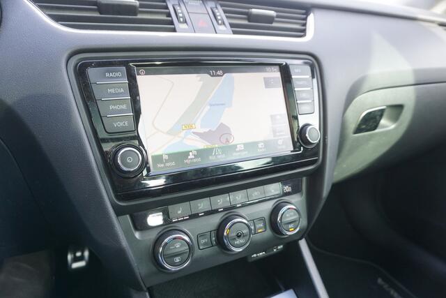 Skoda OCTAVIA Combi 1.0 TSI Greentech Style | PANO | CAMERA | XENON | STOELVERW. | CARPLAY | TREKHAAK |