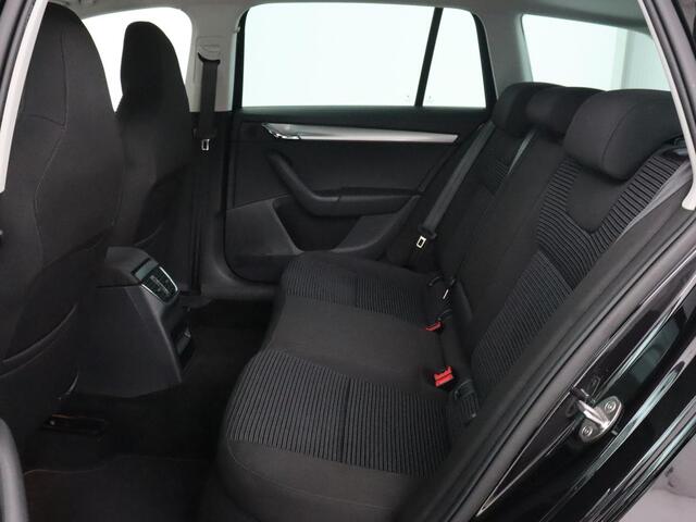 Skoda OCTAVIA 1.0 TSI Style | Panoramadak | Stoelverwarming | Trekhaak | Carplay | Sportstoelen | Keyless | Navigatie | Bi-Xenon | Sportstuur | Climate control | Cruise control