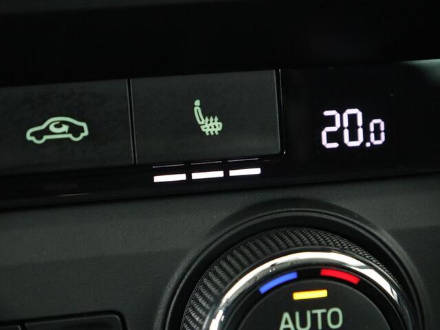 Skoda OCTAVIA 1.0 TSI Style | Panoramadak | Stoelverwarming | Trekhaak | Carplay | Sportstoelen | Keyless | Navigatie | Bi-Xenon | Sportstuur | Climate control | Cruise control