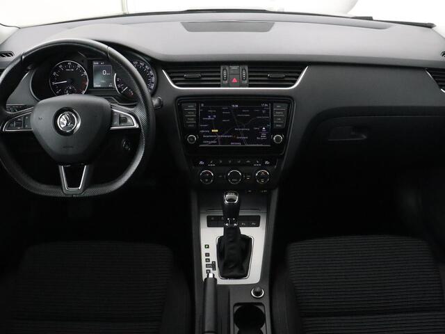 Skoda OCTAVIA 1.0 TSI Style | Panoramadak | Stoelverwarming | Trekhaak | Carplay | Sportstoelen | Keyless | Navigatie | Bi-Xenon | Sportstuur | Climate control | Cruise control