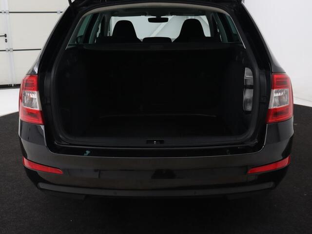 Skoda OCTAVIA 1.0 TSI Style | Panoramadak | Stoelverwarming | Trekhaak | Carplay | Sportstoelen | Keyless | Navigatie | Bi-Xenon | Sportstuur | Climate control | Cruise control