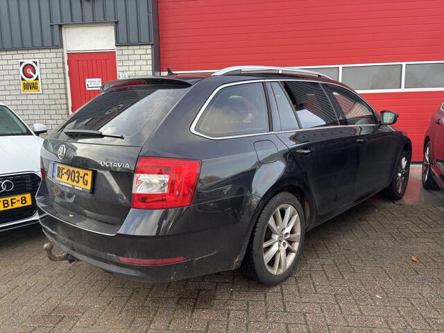Skoda OCTAVIA Combi 1.0 TSI Greentech Ambition Business TREKHAAK / NAVI / CLIMA / PDC / CARPLAY / CRUISE / NL-AUTO