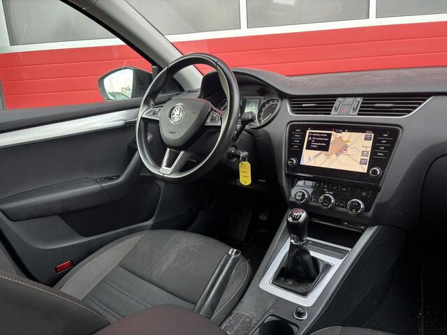 Skoda OCTAVIA Combi 1.0 TSI Greentech Ambition Business TREKHAAK / NAVI / CLIMA / PDC / CARPLAY / CRUISE / NL-AUTO