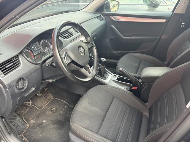 Skoda OCTAVIA Combi 1.0 TSI Greentech Ambition Business TREKHAAK / NAVI / CLIMA / PDC / CARPLAY / CRUISE / NL-AUTO