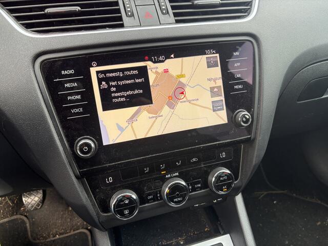 Skoda OCTAVIA Combi 1.0 TSI Greentech Ambition Business TREKHAAK / NAVI / CLIMA / PDC / CARPLAY / CRUISE / NL-AUTO