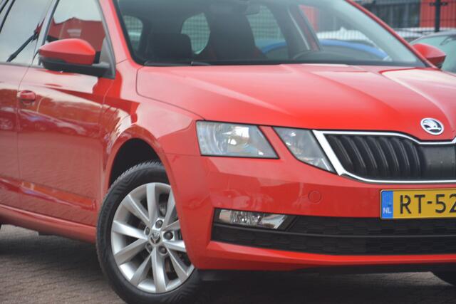 Skoda OCTAVIA Combi 1.0 TSI Greentech Ambition Business Nederlandse auto 152776 NAP Nette auto dealeronderhouden laatste beurt bij 145000km met oa pdc trekhaak navigatie led ecc stoelverwarming