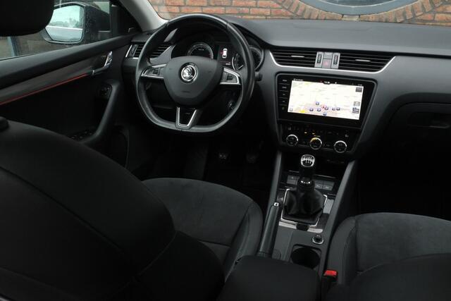 Skoda OCTAVIA Combi 1.0 TSI Greentech Style Business Panoramadak, Leder, Trekhaak