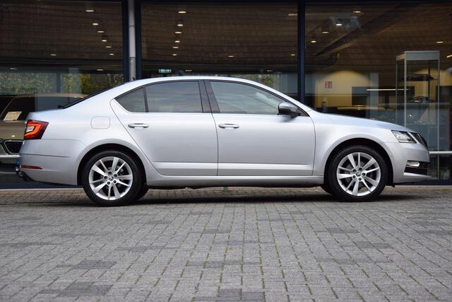 Skoda OCTAVIA 1.0 TSI Style Business | Org. NL | BOVAG Garantie | Trekhaak | Adaptive Cruise Control | Camera | Stoelverwarming | Elektrische Voorstoelen | Full LED | Dodehoekdetectie |