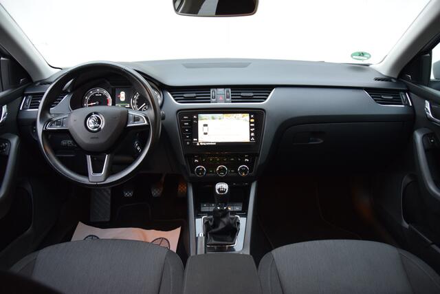 Skoda OCTAVIA 1.0 TSI Style Business | Org. NL | BOVAG Garantie | Trekhaak | Adaptive Cruise Control | Camera | Stoelverwarming | Elektrische Voorstoelen | Full LED | Dodehoekdetectie |